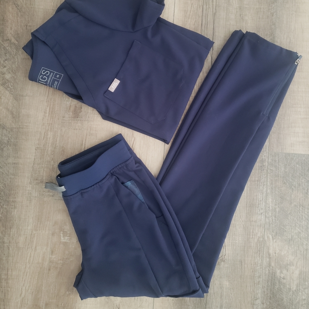 FIGS XS CATERINA SCRUB TOP, XXS BOTTOMS